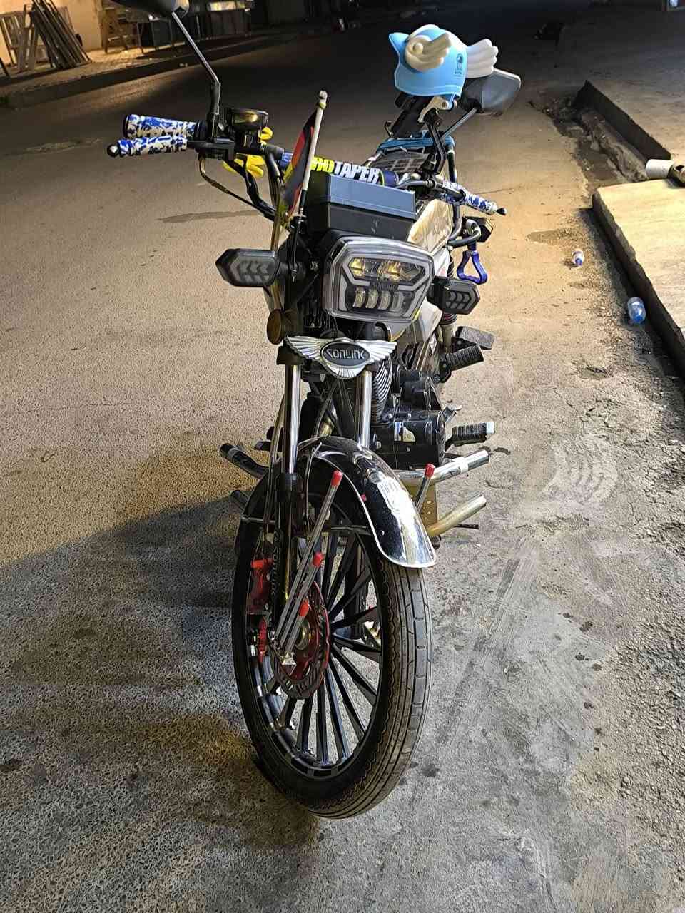 دراجه سونك للبيع
المحرك 200 موديل 2024 شكل 2025  

الدراجه ماشاءالله نشطه وقويه مستعمله فقط شهر واحد 

الترتيب مثل ما ابين بصور 

الصالنصه اكو الكاتم مالتها او اكو هاي الرياضي سعر الرياضي على الخاص 

سعر الدراجه 800 وبيها مجال
***********
