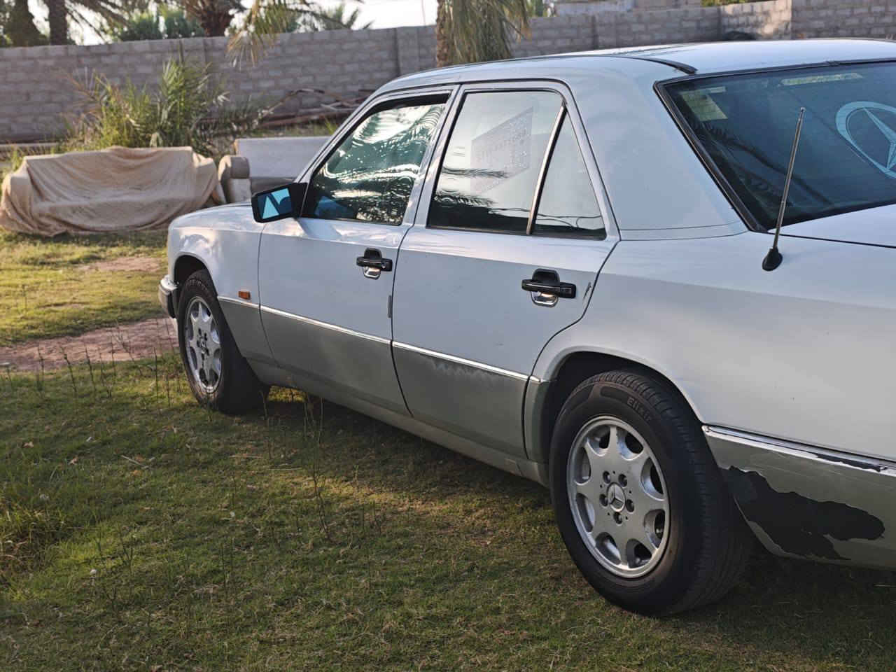 مارسدس البيع الرقم جديد انكليزي بسمي مكينه سنويه 31مكينه بطه مكفوله كير ومكينه تخم صدر جديد باتري جديد تبريد ويه السويج كهربائيات كله شقال لايت زنون تاير ويل 16السعر 55مكان السياره ديالئ ناحيه السعديه قضاء خانقين الاتصال ***********(***********
