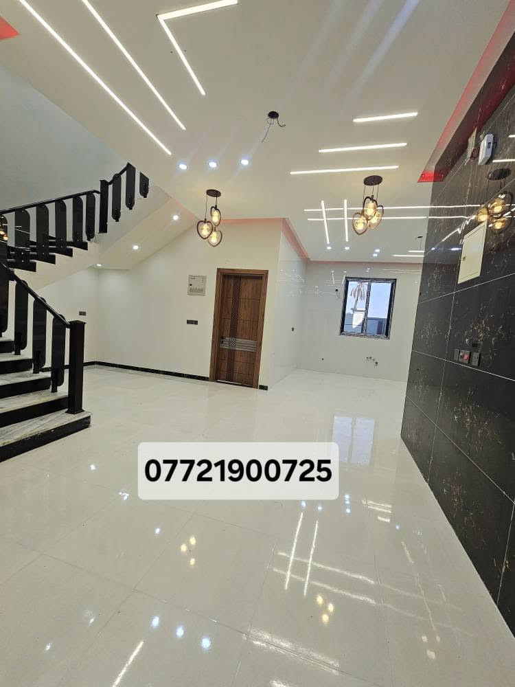 🏡 دار حديث للبيع – فول مواصفات
📍 الموقع: البصرة / أبي الخصيب – البهادريه
🔹 قريب على الشارع العام الداخلي (السايدين)
📐 المساحة: 200 متر
🏗️ نوع البناء: حديث – طابقين
✨ تفاصيل الدار:
• 6 غرف نوم (سويت)
• استقبال واسع
• صالتين مريحة
• مطبخ حار + مطبخ بارد
• صحيات حديثة
• كراج سيارة
📜 نوع الملكية: طابو زراعي عراقي
📞 للاستفسار: *********** البصرة, العراق
