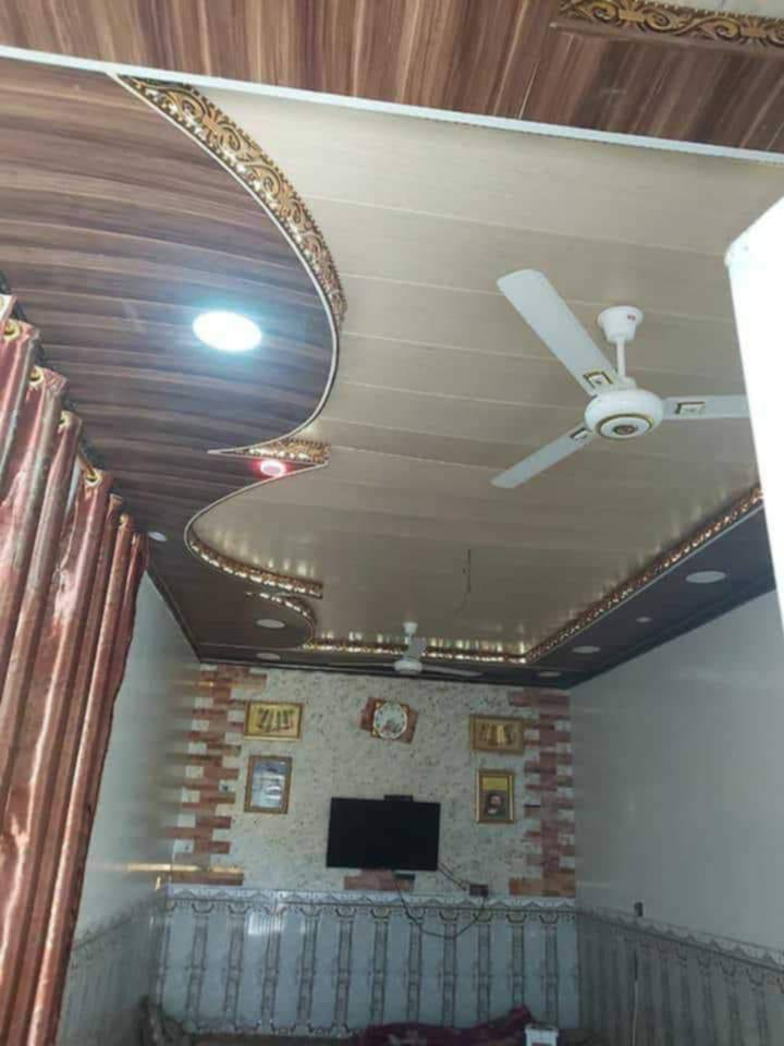 السلام عليكم بيت للبيع المساحه 400 متر بناء 200 متر غرفتين وصاله حمامات خارجيه وداخليه براني ومطبخ  بناء بلوك  رباط كل البيت ساس طابوك اصفر مع صبه نضافه 10 بحي جسوم عل شارع العام رابع بيت بالنزله
السعر 50 وبي مجال // ***********
