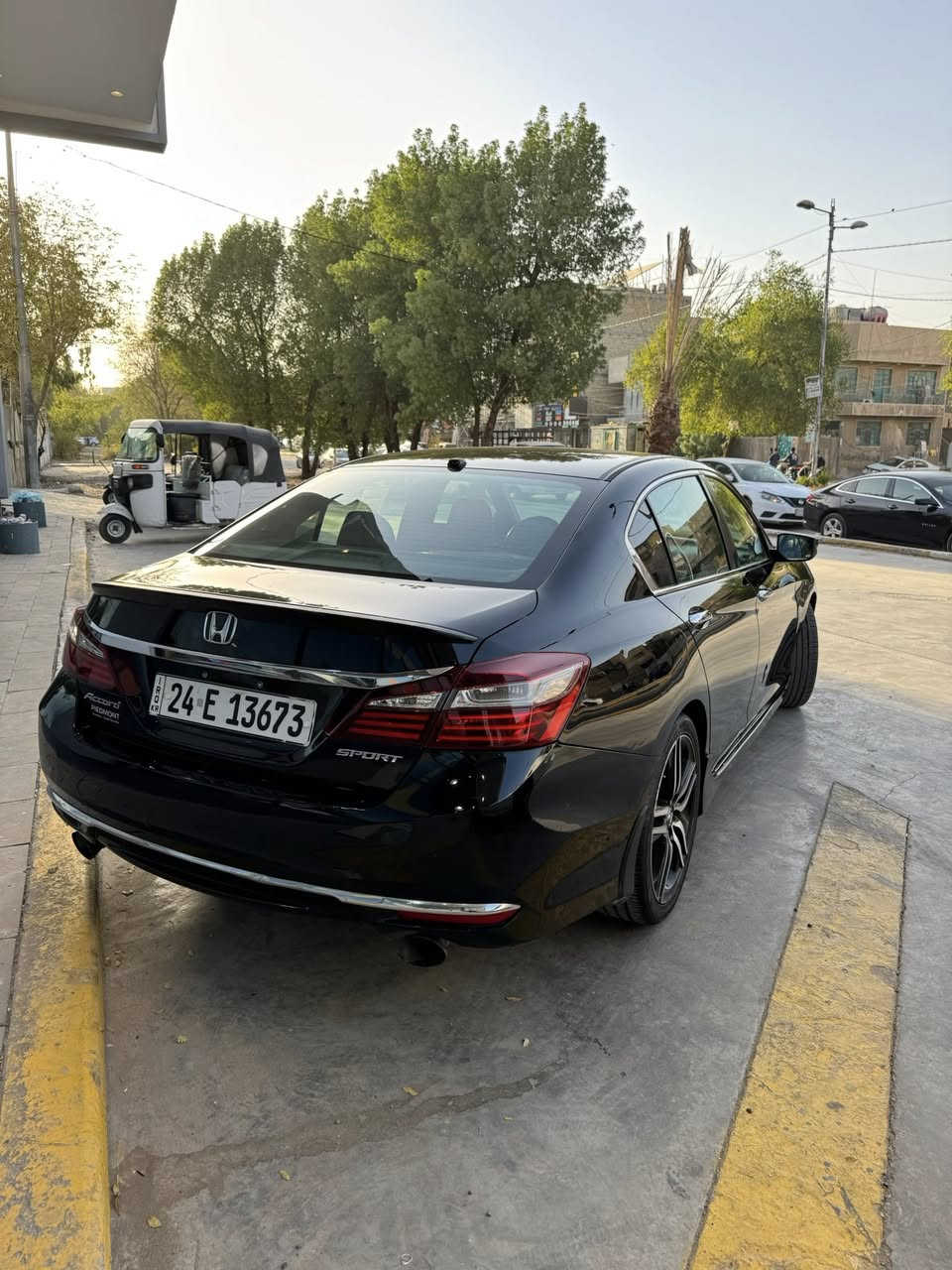 هوندا اكورد 2017 سبورت 2400cc تنفس طبيعي
مكينة كير كفاله
رقم دهوك ب اسمي
مواصفات نص فول
كشن كهرباء 
شاشه وبلوتوث
تحكم ستيرن وكروز سرعه
شفتات ستين
حادث فقط بنيد
 تبريد ثلج
السعر: 119 
***********
بغداد دولعي
