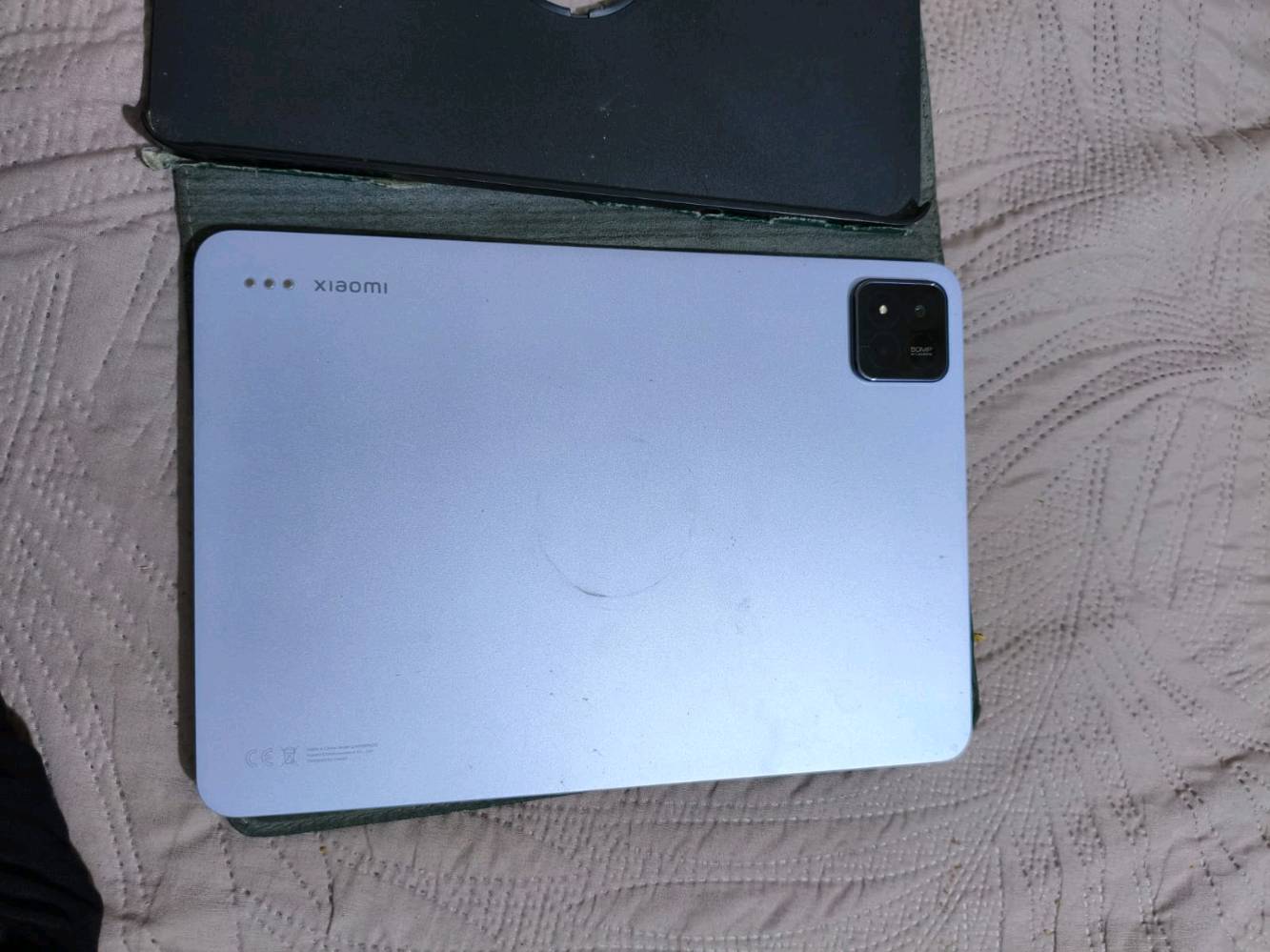 السلام عليكم 
ايباد xiaomi pad 7 pro
البطارية 98
العاب يدعم 90 فريم
الشاحنه 67 شحن سريع
الذاكرة 512
والسعر 500