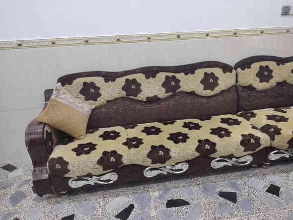 سلام عليكم عندي طخم للبيع خشب عراقي ثقيل اصلي1️⃣
نضيف كلش بس بي بعض الملاحضات  طخم عراقي ✨ 10امتار سعر💵450 بي مجال للطيبين ارجع وا اكول طخم كلش مرتب عنوان 🚩موصل جانب الايسر حي القوسيات ***********
