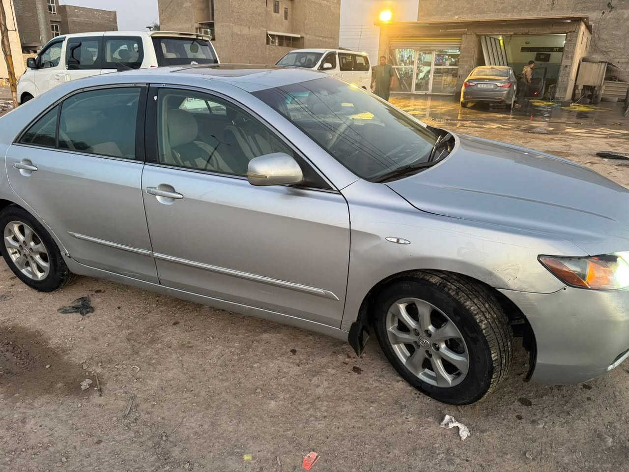 سلام عليكم كامري للبيع موديل 2008 خليجي تبريد قطعتين كشن كهربائي  سعر 110وبيها مجال  *********** مكان الفلوجه
