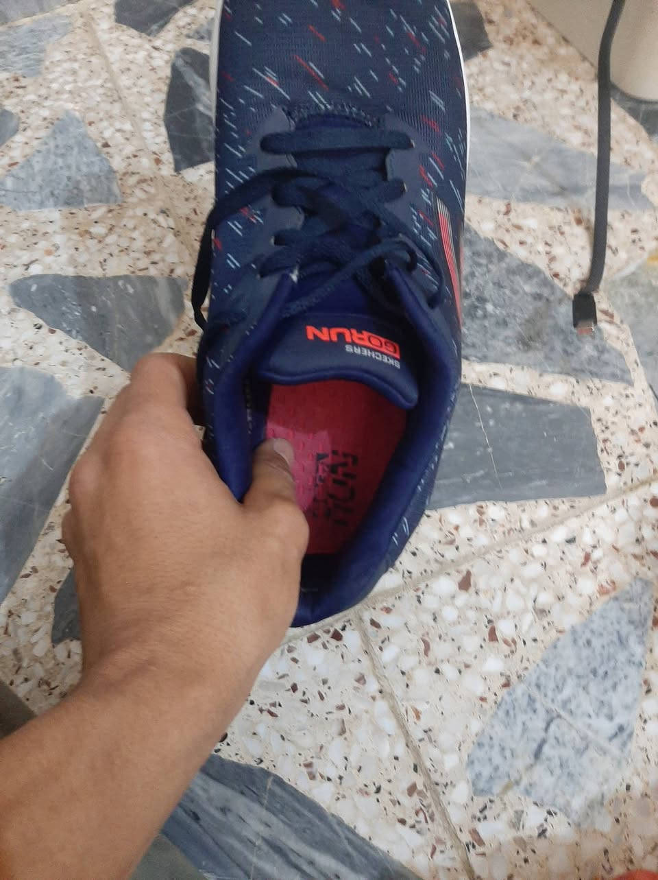 حذاء سكيتشرز أصلي بحالة الوكالة (Skechers GO RUN Consistent)

​للبيع حذاء رياضي أصلي 100% من ماركة سكيتشرز العالمية. هذا الإصدار ينتمي للفئة الاحترافية GO RUN المصممة خصيصاً لتحمل الاستخدام الشاق وتوفير دعم فائق للمفاصل والركبة أثناء المشي الطويل أو الجري

​

​الحذاء خفيف الوزن بشكل ملحوظ ومريح للمشي يفيد الرياضيين والي توجعة رجلة ب المشي 

​مواصفات وتفاصيل القطعة:

​الماركة والموديل: Skechers GO RUN Consistent (أصلي 100%).

​الحالة: نظيف جداً ومعدل بحالة الوكالة ، النعل والحواف البيضاء نظيفة تماماً، القماش والفرشة الداخلية بحالتها الأصلية وبدون أي عيوب أو شقوق

​القياس: 40.

​المميزات: وزن خفيف جداً، تكنولوجيا امتصاص الصدمات لحماية الركبة، ومزود بفتحة خلفية لسهولة الارتداء والخلع السريع.

​تفاصيل السعر والشحن

​السعر المعروض: 75 ألف دينار وبي مجال

​للتواصل والطلب: يرجى المراسلة عبر الرسائل الخاصة او التواصل على الرقم واتساب موجود
***********
