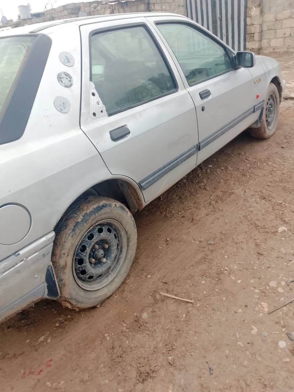 فورت 1991 سيارة نضيفه سنويه خضره سيارة قطرا صبغ ما بي شرط التحويل الوكيل بل موصل سيارة ما يعوزها مصرف السعر 10 وبي مجال *********** ما عندي وتساب
