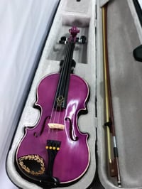 كمان ماركة للبيع سعرة 100 الف الكمان مو تجاري وكله من الخشب حجمه 4/4 م...