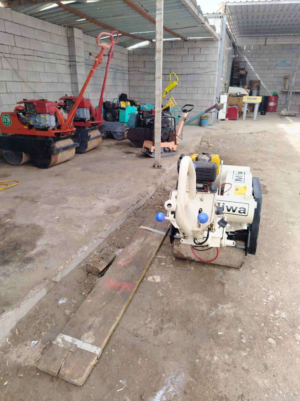 حادله ياباني نوع ميوا
وزن ثلاث ارباع الطن 
محرك كامه دزيل 
لايت هورن 
هزاز شغال 
زنجيل جديد قماجي جدد 
عرض 75سنتيمتر 
مكاني واسط الكوت مركز المدينه اي استفسار اتصل بلرقام اثير ***********اسيا ***********
