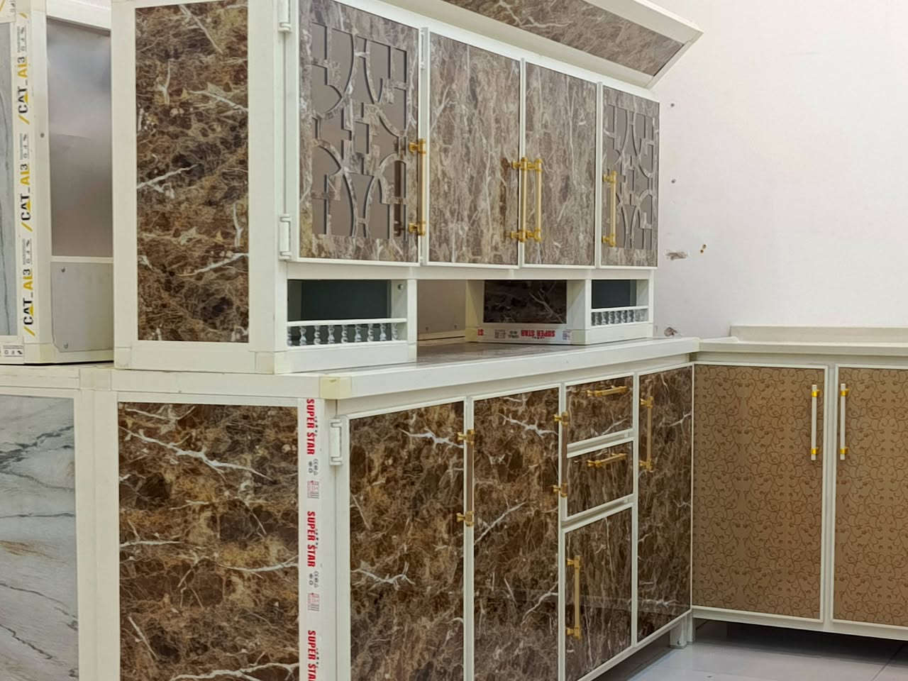 السلام عليكم كاونترات في صلاح الدين سامراء..  السعر 500 وبيها مجال للتواصل على الرقم ***********
