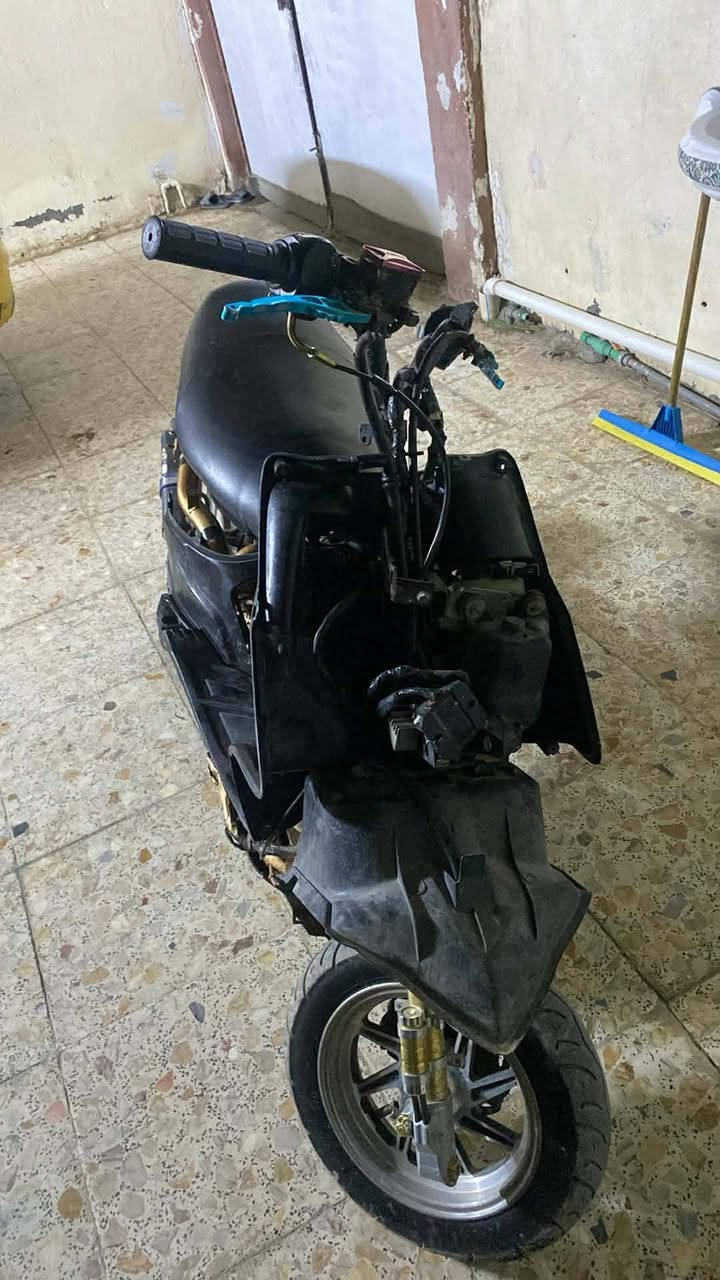 ماكس مزوده كدامك نضافتها دراجه نضيفه ومستعجل عله بيعتها ب 350 قفل مو شراي لا اتعبني كفرها الامامي موجود  والخلفي موجود ***********
