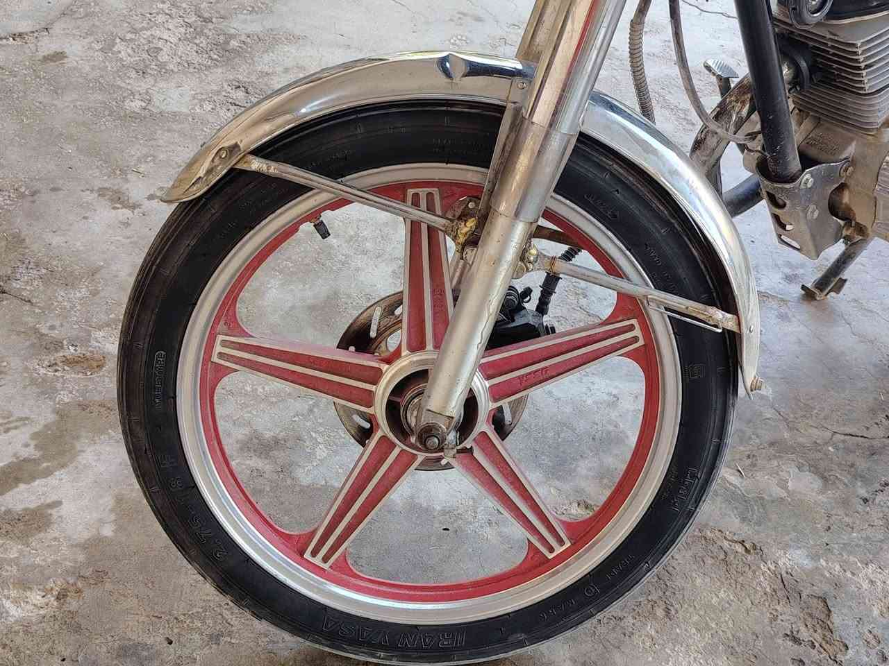 سلام عليكم موطور للبيع بارت عكاش 5 كير محرك 150 مفتوح وبي صرف (بخار) نشاطه حيل زين كهربائيات شغاله ويعوزهن شغل بسيط سلف شغال فقط عوزه باتري تواير جدام وره جديد السعر 270 وبي مجال المو شراي لا تكسر ولا تعلق عجبك خابرني ومايكون خاطرك الا طيب، ***********
