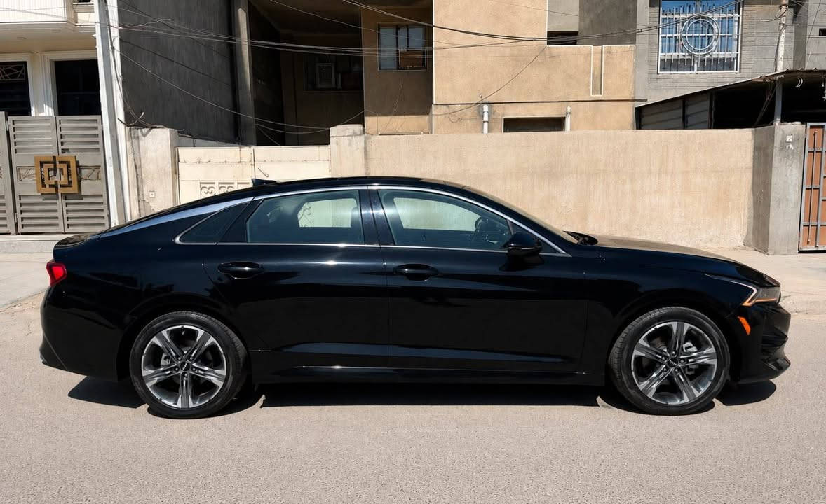 السلام عليكم
Kia k5 2024 EX اعلى فئة
داخله كتاب شهداء قبل ٦ اشهر ب اسمنه 
سياره فول نظافه بالحقيقه بعد احله 
 
محرك 1600 تيربو 
اللون اسود 
الرقم بغداد
 مواصفات 
مثبت سرعة 
رادار امامي 
بصمة ترحيب
سايد بريك بصمة 
مانع انزلاق 
حساس اطارات 
بك لايت لد كامل 
شاشة كبيرة لمس 
كاميرا 
حساسات أبواب 
مراقبة النقطة العمياء 
إشارات بالمري جانبية 
مقاعد امامية كهربائية تدفئة وتبريد 
ستيرن تدفئة 
نظام قيادة 4 وضعيات 
تحكمات سترين جهتين 
اوتو هولد 
تشغيل عن بعد 
شحن وايرلس 
محدد سرعة 
تحذير من الاصطدام 
 فتح بصمة 
بانروما 
كامرات 360 درجة 
الداخل صاج خشب + نيكل 
بصمات عدد 2 
ماشية 17,000 m
ابل كاربلاي  
ABS
فرامل توقف ذاتي 
تبريد قطعتين 
قفل الامان للاطفال 
مثبت سرعة 
دخول ذكي
١٧٥ ورقه وبيهه مجال بسيط
صوره الحادثةمرفقه 
الشراي يتصل 
مكان السياره بغداد الدوره
***********
