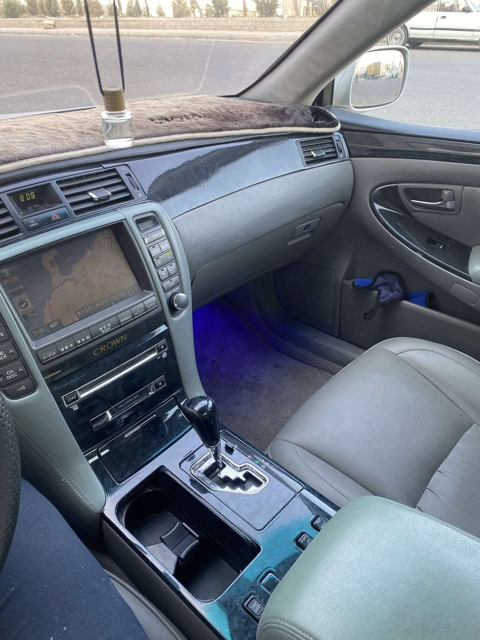 شاهینە ٢٠٠٥ موس سپۆرت١٨٢
٣ دوگمە ناو ڕەساسی جڵدی دوبەی تەحدید سورعەیە دووکوشن کارەبا سوکان کارەبا کۆدم بۆ کردوە پاتری تازەیە بانسی تازەگۆڕاوە سەیارەکە هی مەعرەز نیە ساڵ و نیوێکە لای خۆمە 

سعری ٦٥گەڵاو مەجالی برایانە

***********
