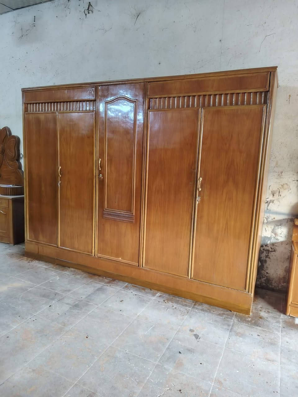 غرفة تسكام
السعر 450وبيه مجال العنوان حلة


**إذا كنت صاحب هذا الإعلان وتريد حذفه لأي سبب، رجاءا أرسل رسالة إلى الدعم الفني**