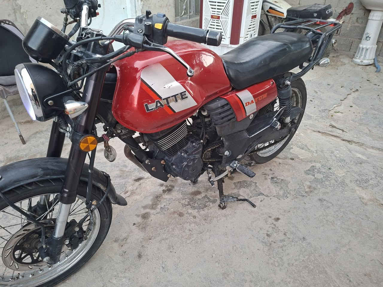 السلام عليكم دايون لاتي موديل 22 مرقم  مداور مباشر السعر مليون و٣٠٠ وبيها مجال بسيط مكاني كربلاء حي العسكري   ***********
