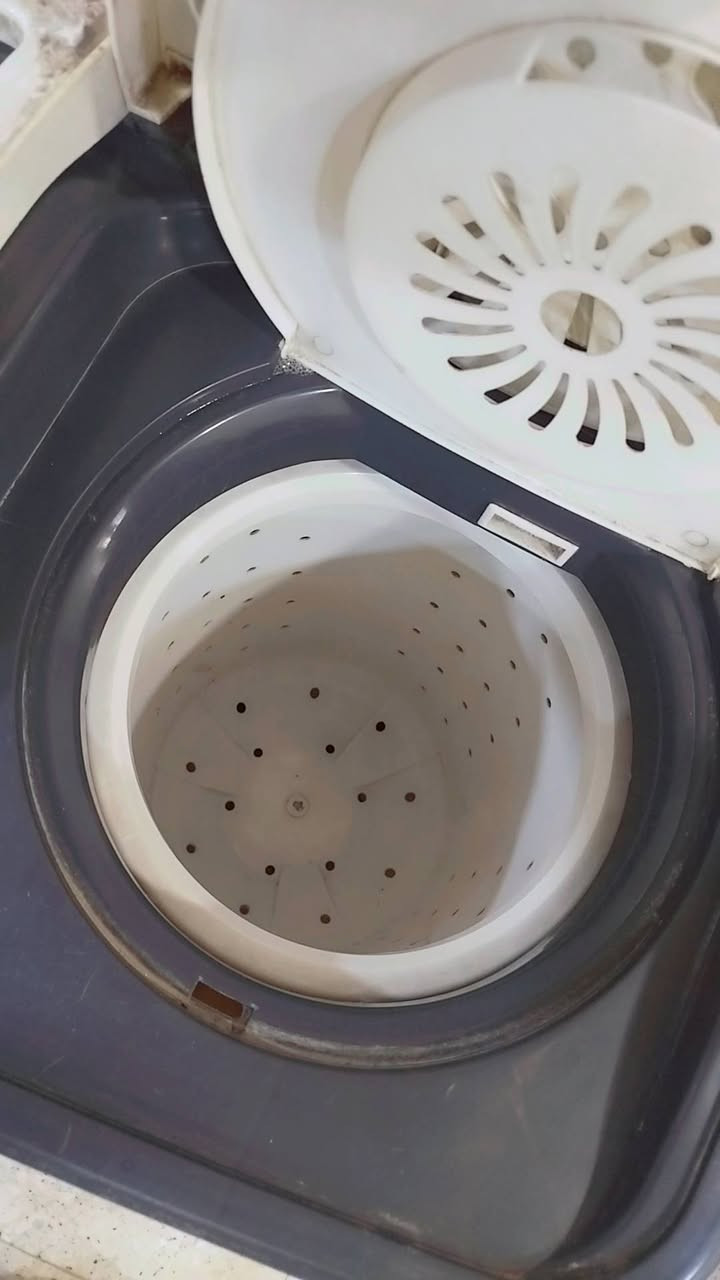 سلام عليكم غساله للبيع ب 70 الف وبيها مجال بصيط بس الجامه مال الباب مكسوره اما البقيه كله شغال
***********
