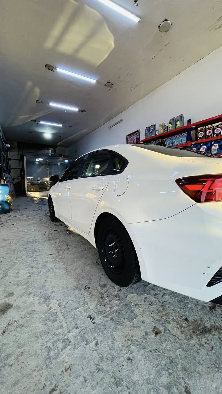 مراوس وية كي فور رايد نضيف 🚘
Kia Forte موديل ٢٠٢٣ وارد أمريكي 🇺🇸

▫️ محرك 2000 دوش
▫️ ماشية 50,000 mi
▫️ الحادث: جنطة وجاملغ فقط
▫️ تحكم استيرن
▫️ رادار أمامي وجانبي
▫️ نظام منع الانزلاق
▫️ تحديد مسار
▫️ مكيف ثلج واقتصادية بالبنزين
▫️ السيارة نضيفة ومرتبة، استخدام شخصي ✨

السيارة ما تحتاج شي وجاهزة للاستخدام
للمهتمين التواصل خاص �


**إذا كنت صاحب هذا الإعلان وتريد حذفه لأي سبب، رجاءا أرسل رسالة إلى الدعم الفني**