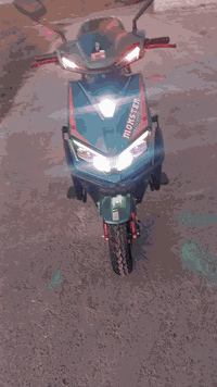 السلام عليكم دراجه شحن سكنس للبيع 2025 مستعمله اقل الشهر بعدهة بحاله جيده نضافه 95٪ بطاريات 6المصطرة ملفهة 3500 السعر بمليون وبيهة مجال المكان ابو غريب داخل حميد شعبان واي استفسار اتصل *********** او ***********
