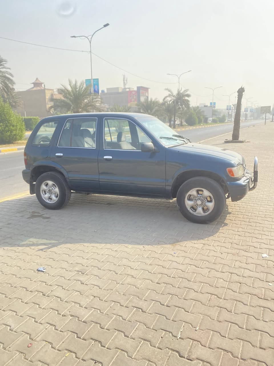 السلام عليكم
للجنايه فقط 

كيا سبورتج ١٩٩٤ 
رقم انكليزي جديد
هزه جديده 
حداديه امامي خلفي جديد
تدفئه وتبريد  كامل 
غرفه جديده 
تعمير كامل من الصفر وعندي صورها كبل التعمير 

كير محرك جديد مال كصه 
منضومه بريك كامله جديد
كهربائيات كلها شغاله وكل الضفاير جديده مال كصه
باتري جديد 

السياره متعوب عليها هواي.  المو شراي ليعلق 

السعر ٥٥ وبيها مجال قليل.

جماعة الاربعينات لتعلق  لان متعرف السياره شكد مصروف عليها ومتعوب عليها  

شرط تجيب سمكري وفيتر وحداد صدر وكهربائي يله تجي وهمه يشوفوها اللك. 

*********** 
العنوان /بغداد/سلمان باك /المدائن
