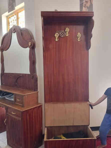 غراض للبيع ديوان كبير تفصال وميز تواليت وزاويه وجربايه ام نفر للبيع الي يريدهم يتصل  على الرقم علماً مكلف بالنشر ***********
