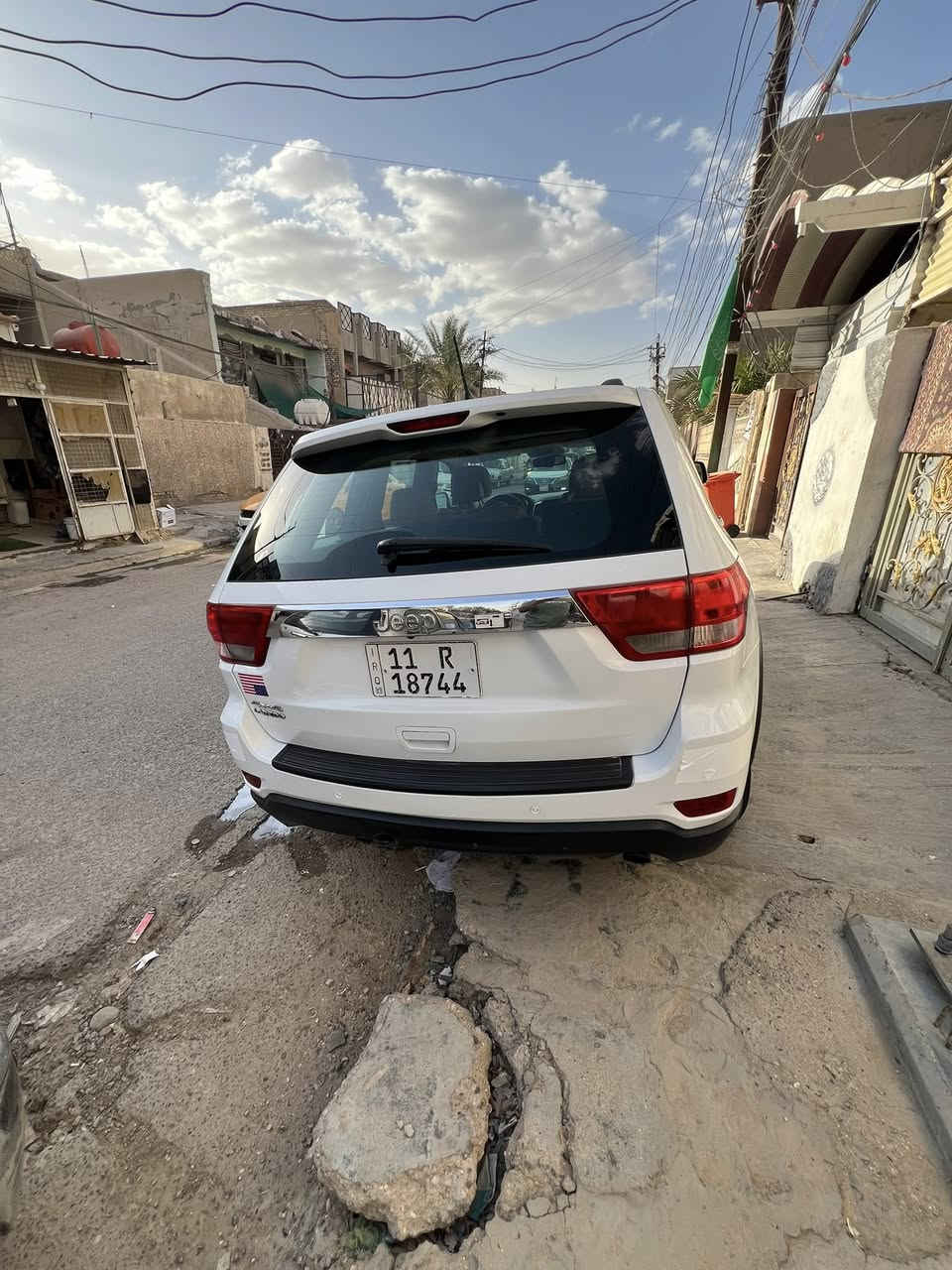 السلام عليكم جيب لاريدو خليجي فول واحد علة واحد سيارة جديدة معنة الكلمة برغي نقص مابيهة مكينة وكير جدد صدر امامي وخلفي جديد تخم تاير جديد ماشي ٨٩ حقيقي بسمنة من الشركة داخل قرميدي بصمة فتحة كشن كهرباء وهواي مصفات بيهة بيهة ربع باب صبغ وشبر بل جنطة وبارد بل باب بصيط ٢٠١٣ الدولية بسمي هزة وأرقام جدد السعر ١٥٨ وبيهة مجال قليل مكاني بغداد لامين 
***********
