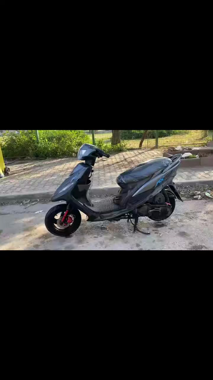 دراجة ماكس عدلة للبيع صار 5 اشهر نازل من الرمبة بلادية مكينة بلادي هسة متنسمع ممفتوحة كفر بلادي كلشي بلادي ملاح قوي شغالة سلف هندر بأي وقت كهربائيات كاملة المكان بغداد الشعلة السعر (((700)))) وبيه مجال بسيط الرقم *********** ومازنجر موجود
