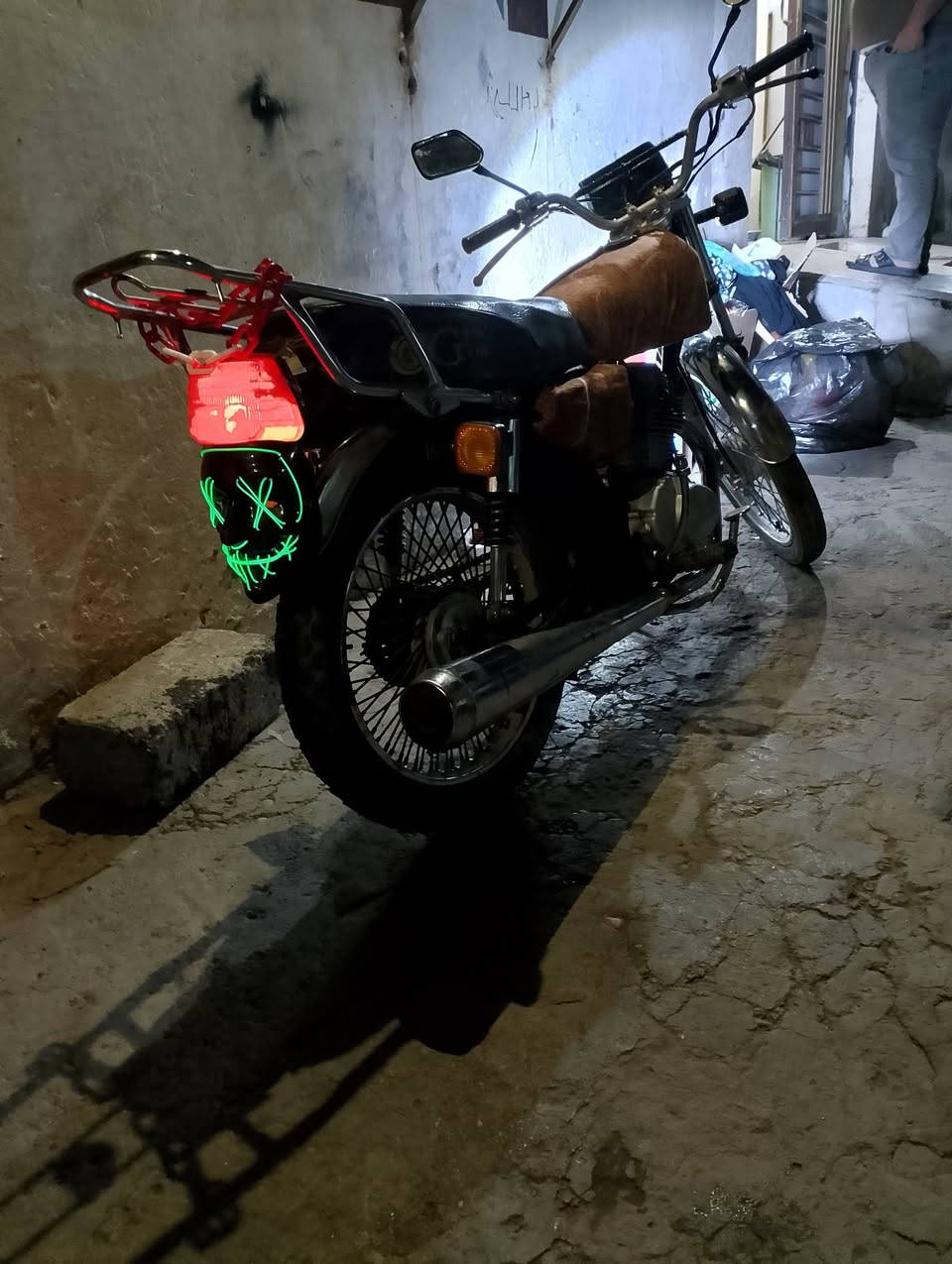 ماطور للبيع العنوان موصل حي الكرامه ماطور نظيف ام عمار تعميره واحده قبل شهرين واي صوت بالمحرك ما ابي ولا يزيد دهن الكهربائيات وشغاله ماطور خمس تسعات سعره 275 وبي مجال ***********
