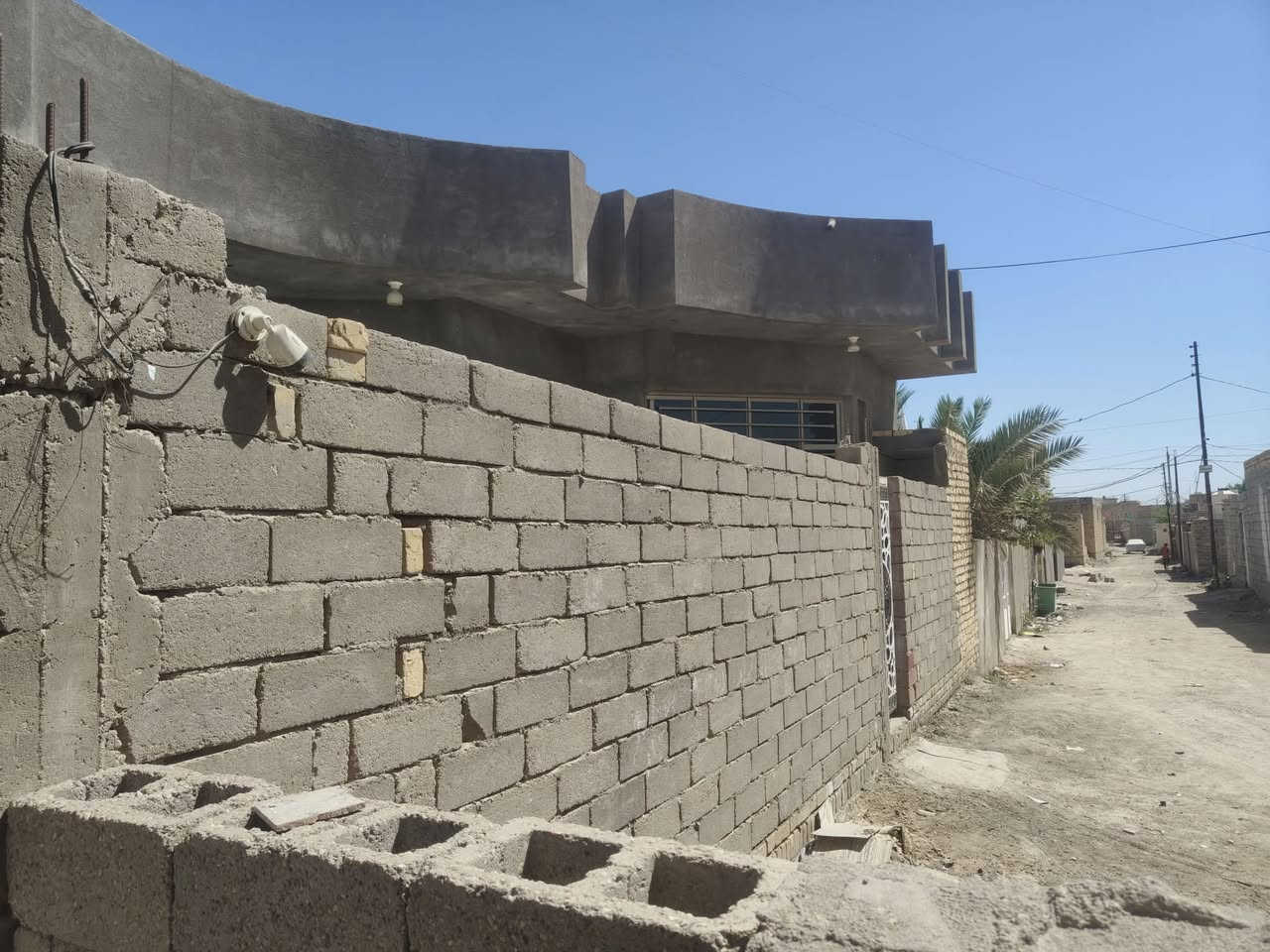 بيت للبيع زراعيه  
مساحه 200 ركن عل شارعين  مع قطعه مقدمه ١٠٠متر

عنوان سوق الشيوخ   دجيل

سعر ٦٧وبيه مجال للشراي 

لاستفسار والتواصل خاص او على الارقام لتالي *********** او ***********

نستقبل كافه العروض الطابو والزراعي بيع وشراء في جميع مناطق سوك الشيوخ في مكتب حجي خير الله
