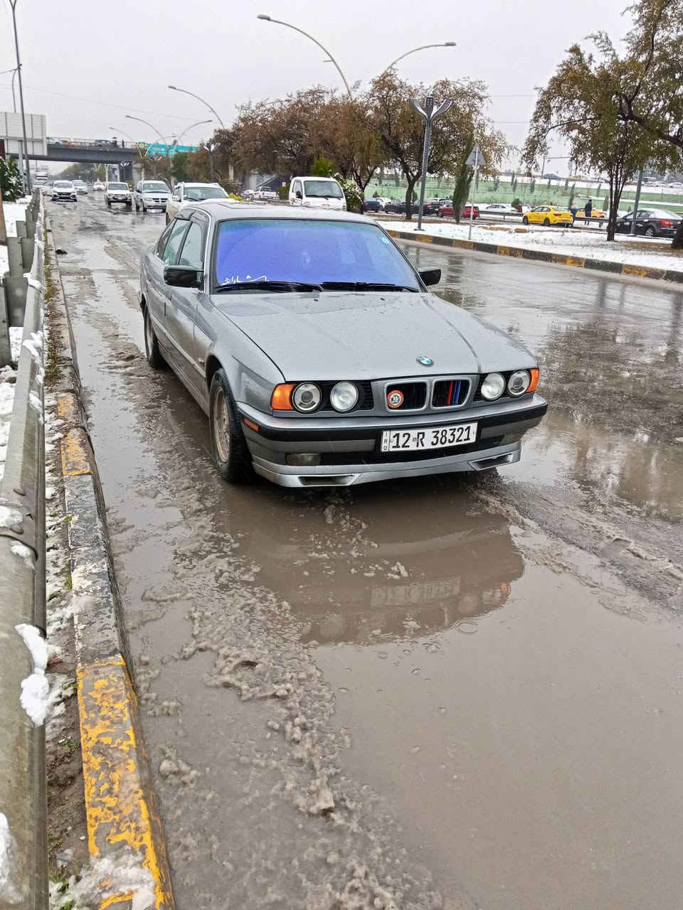 سلام عليكم البيع بئيم موديل 92محرك وكير واكسن شرط كير عادي محرك مسكر صبغ عام جمليه  ضرر  لايتات زينون سستم سمعات مع دمام وسجل شاشا  فتحه بل سقف بسمي شرط التحويل سعر 60 رقم ***********
