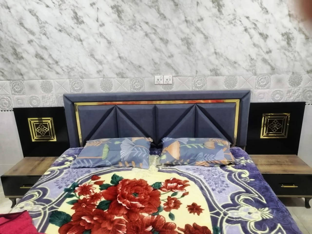 غرفة نوم تركي جديد مستخدم شهرين فقط // ست قطع
كنتور / ميز تواليت / كومديات اثنين / سرير مع دوشك ضغط بلوك / / السعر 600 الف قفل مع التوصيل
/////مكاني كلار///// ***********
