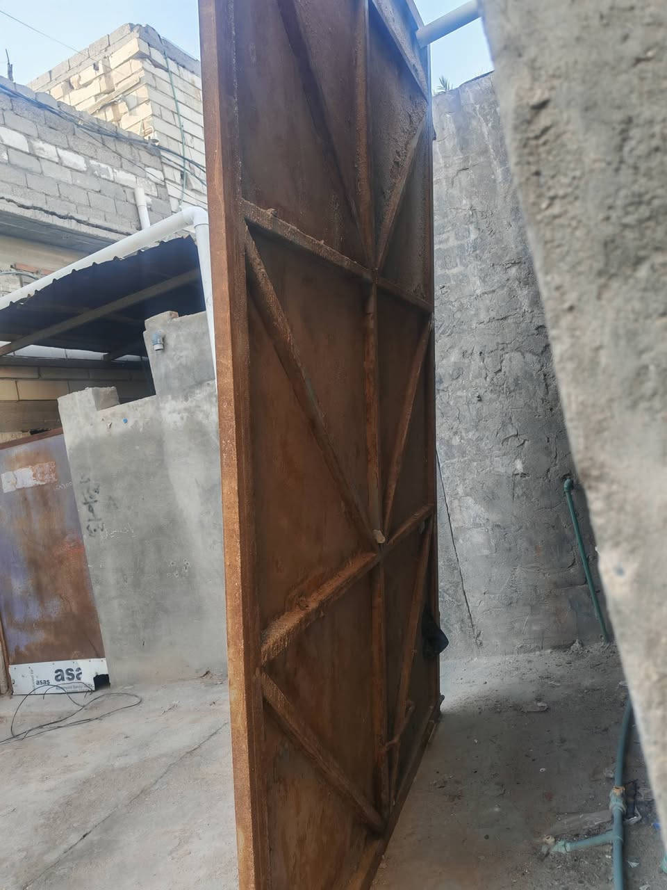 باب سلايت طول ٣متر وارتفاع ٢ متر كله شخاط ٣ ملم بدون خياس السعر ٢٥٠ ألف  للاستفسار ***********
