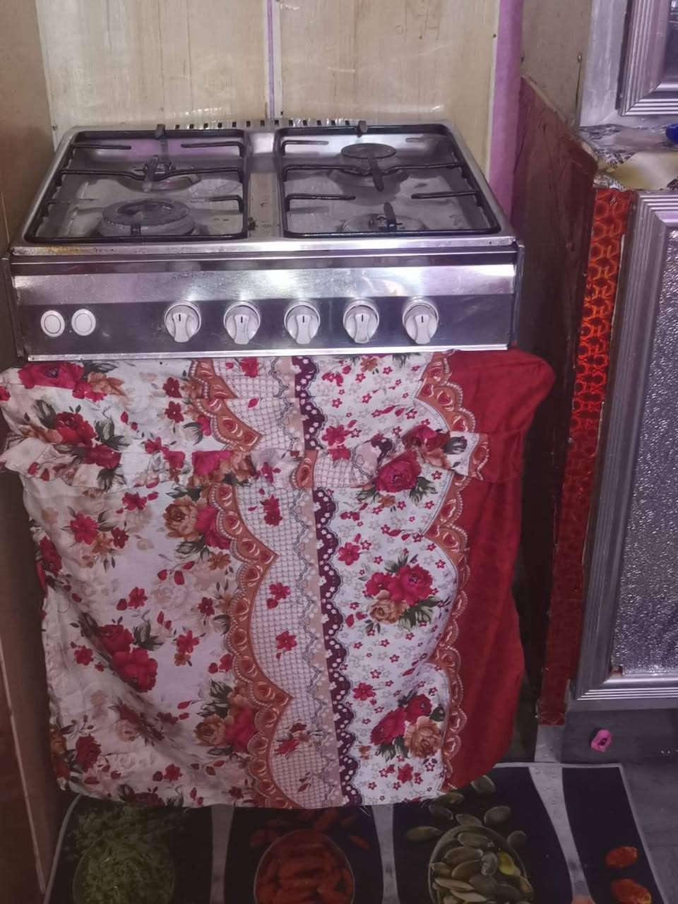 غراض بيت للبيع بسعر مناسب مال محتاج ***********
