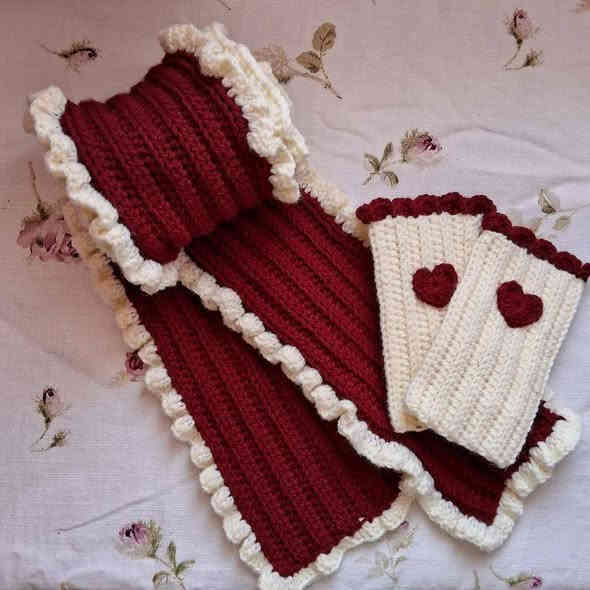 سلام عليكم بنات اني اشغل حياكه شغل يدوي حسب الطلب الالون والحجم لطلب مراسله خاص او على الرقم *********** واتساب وهاي الفتره اكو عرض على كل قطعه 🥺❤️
