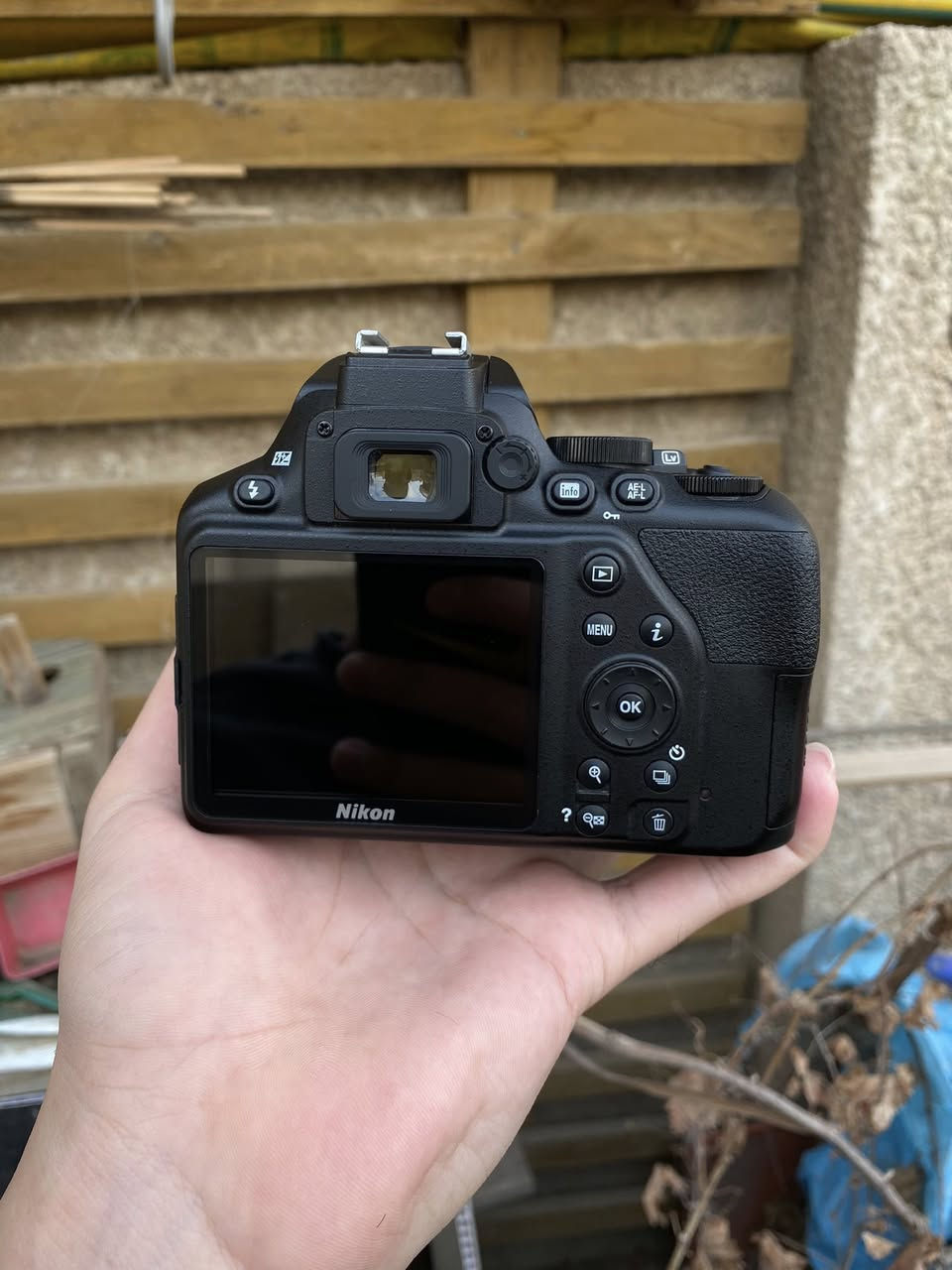 للبيع كامرا نيكون 3500 الحديثة السرعة ودقه وسلاسه فول بلوتوث نضافة 100% 
شتر 3 الف زيرو كارتونه 
ملحقات 
عدسه 18-55 VR مانع اهتزاز ام قفل حديثه 
شاحنة
بطاريه
كارتونه 
السعر 380 الف وبي مجال للطيبين 
مكان بغداد البنوك 
لايوجد توصيل


**إذا كنت صاحب هذا الإعلان وتريد حذفه لأي سبب، رجاءا أرسل رسالة إلى الدعم الفني**