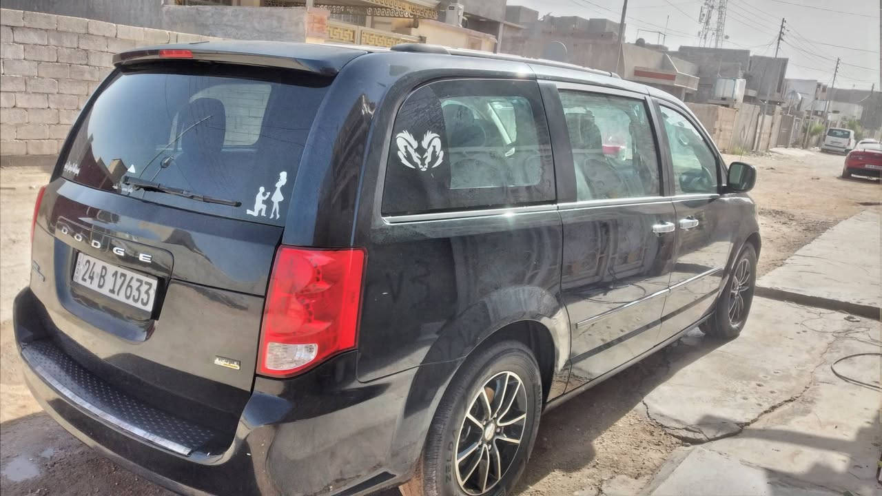 السلام عليكم  للبيع دوج كرفان موديل ١٢ كلين فول تحكمت ثلاث قطع تبريد ابواب جام كهرباء محرك كير بشرط سنويه  باسمي  الي٢٠٢٧ شهر ١١ ويلهم كروم اسود تخم تاير جديدباتري جديد  منظومه تبريد كهربايات  كله بشرط عنوان  فلوجة  اتصال الرقم ***********
