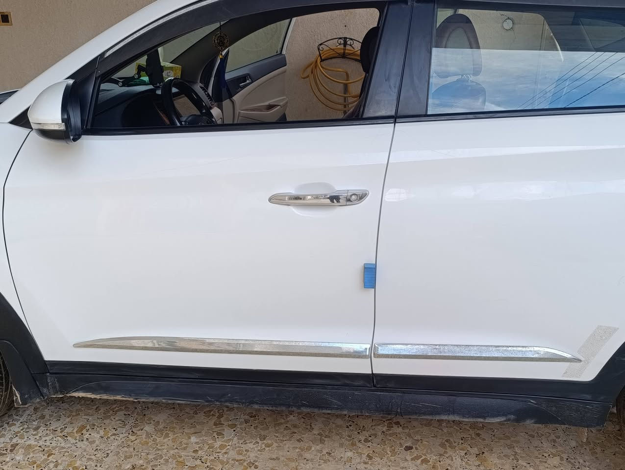 #هيونداي توسان  2017 خليجي (كوري)
#هيونداي توسان  2017 خليجي (كوري)

المحرك: 2.0  دوش

القير والمحرك: مكفولات

ماشيه 216  الف 

المواصفات:

مرايا شفط + إشارات بالمرايا

داخل لونين (عسلي مطعّم بالأسود)

كشافات أمامية + بك لايت

لايتات LED أمامي

تحكم ستيرنتبريد بارد كلش وغاز جديد 

هاند بريك رجل

الحالة:

حدادية أمامي وخلفي جديدة قبل شهرين خليتهن

تخم تايرات جديد قبل شهر بدلتهن

فقط تكحيلات خفيفه + بارد  وسونار مرفق بل منشور 

رقم سياره بغداد 

مكان السياره ( ميسان ) 

السعر 177 وبيهه مجال حك الجيه 

للاستفسار:

***********
