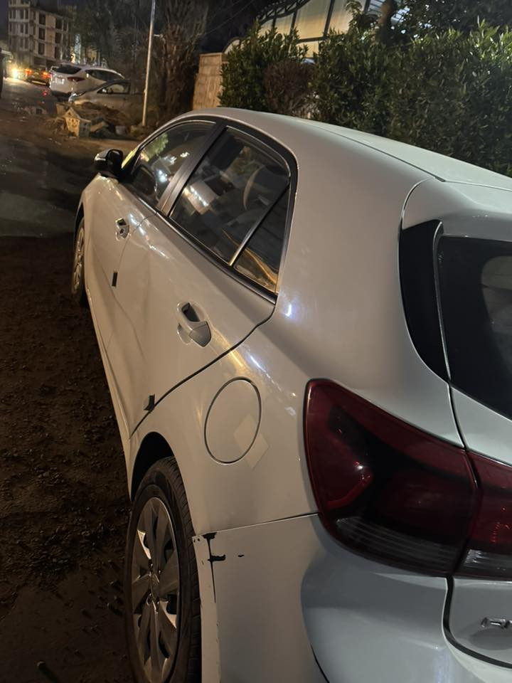 ريو هاش باك 2018
رقم سليمانية 
سنوية وهزة ساقطة 
تحويل او وكالة جاهزة 
باب مصبوغ فقط 
وهاي طعجة موضحة ترجع بارد بسيط
باقي مكفول 
ماشية 88 الف 
 مكانها بغداد  / حي القاهرة 
سعر 115 
*********** اليريد يتصل ما متواجد ع الفيس
