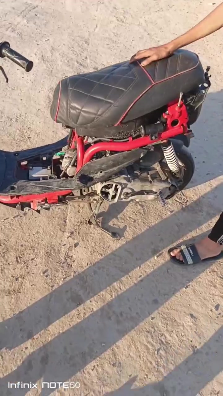 السلام عليكم دراجه ماكس عدله تخبل شلعه و معدل بوشه 55 و كلجات رياضيه الدراجه خير من الله كبل بوجهك للشارع السعر 350 و بيهة مجال المكان حسينيه الرقم ***********
