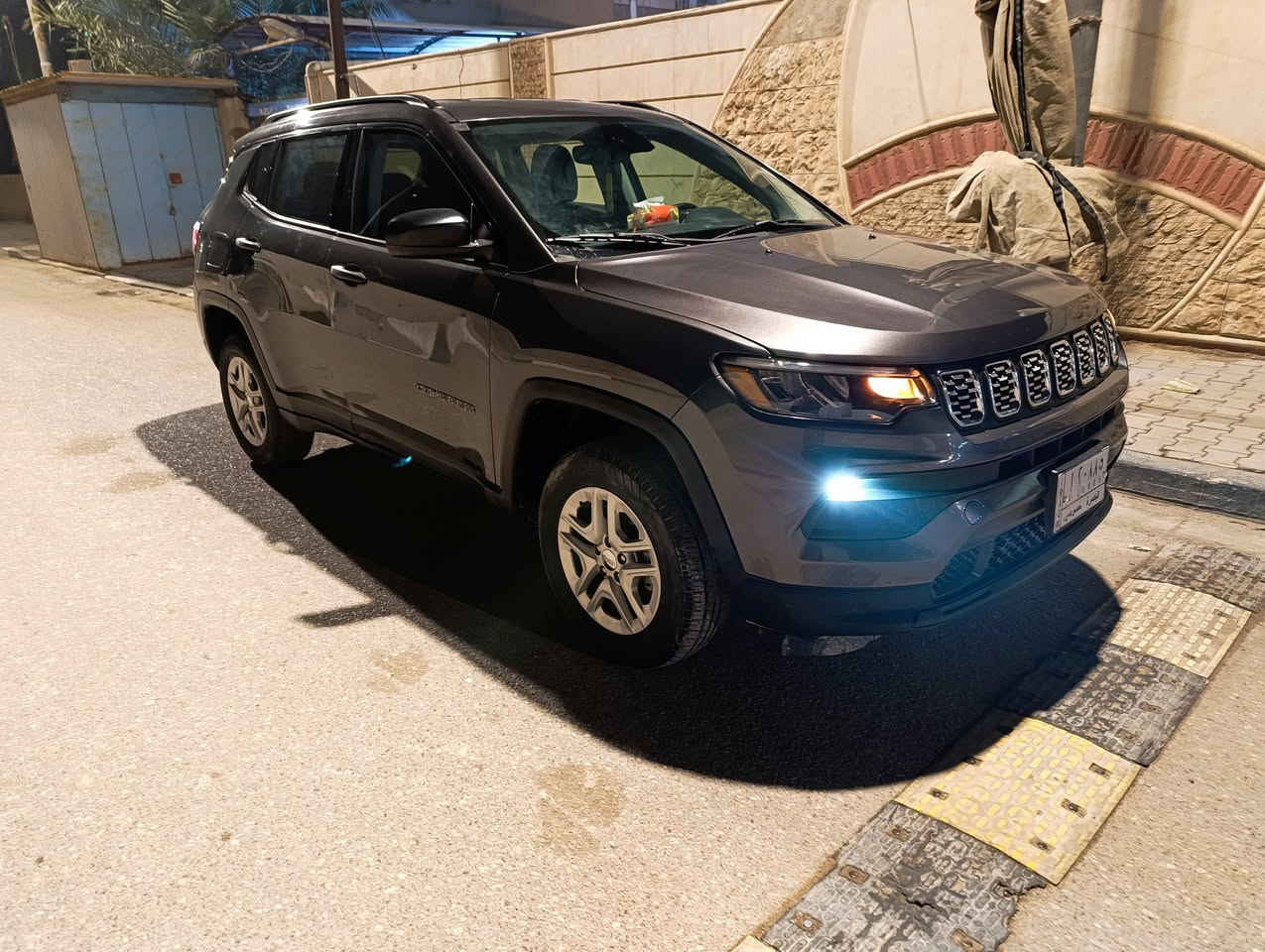 السلام عليكم 
جيب كومباس وارد امريكي ٢٠١٨
السياره مكينته ٢٤٠٠ اربعه سلندر 
السياره حادثه جاملغ ايسر وبنيد بدون دواخل 
السعر ١٢٥ ورقه وبيه مجال بسيط 
مكاني بصره للاستفسار الاتصال ***********
