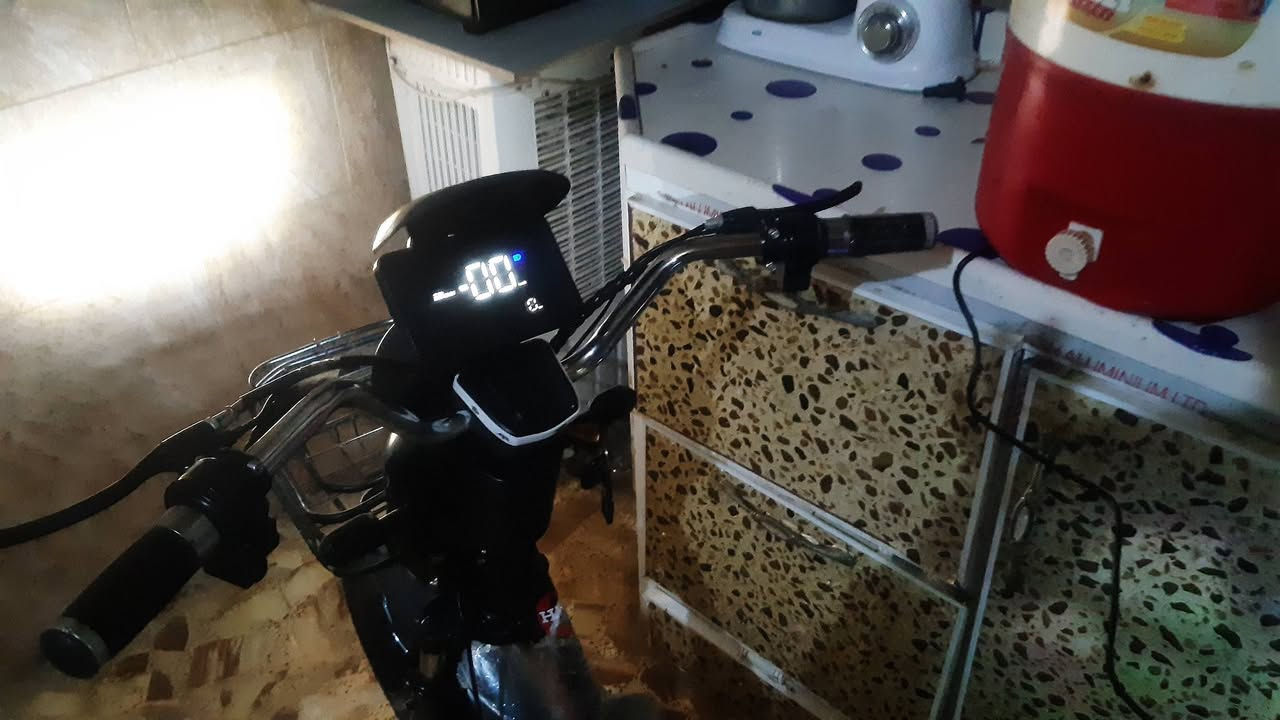 سلام عليكم دراجه شحن البيع دراجه نضيفه كهربائيه كله شغاله باتريت نضيفات سعر ١٦٠ رقم وتساب فقط *********** منطقه سيد جميل
