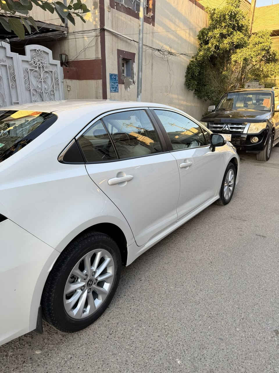 كورولا GLI  2022 وارد الخليج وكالة شركة تويوتا العراق (ساز SAS )
سيارة مكفولة من كلشي وعلى وضع الوكالة برغي واحد مامتبدل بيهة 
ماشية 29,000 كم 
محرك 1.800 cc اربعة سلندر 
السيارة ضمان شركة ساز ( وكيل تويوتا بلعراق )
( الملاحظة الوحيدة بيهة هي طخة بلجنطة بسيطة ترجع بارد واني عايفهة لان ماماثره على شكلهة + رصعة وكلشي موضح بلصور )  
 • الفئة: GLI (كامل المواصفات عدى فتحه السقف )
 • مري شفط 
 • حساسات امامية وخلفية 8 + دخول ذكي + ترحيب + 8 ايرباك + تبريد قطعتين + شاشة ايباد + تحكم ستيرن + كشنات مخمل لونين + ثلاث انضمة قيادة 
 • اللون ( ابيض صدفي ) 
 • الداخلية: (لون مميز )
 • الاستعمال: استعمال خفيف ( من البيت للجم ) 

مميزات السيارة:

 ما عليها أي التزامات
ما تحتاج اي مصاريف
عداد مسافة قليل 
باسمي وتحويل ثاني يوم 

السعر : ( 18.300 )    183 ورقة وبيهة مجال
للتواصل: خاص او عن طريق رقم الهاتف
***********
