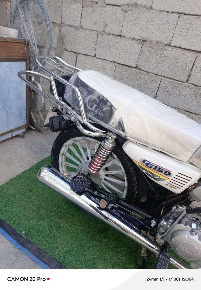 سلام عليكم سيفان مديل 25اصل دراجة زيرو ستعمال قليل كاملة برغي ممفتوح بيهة بصماات سويجات كاملة مكاني ديالى بعقوبة جسر خرنابات شراي تصل ودلل 
***********
