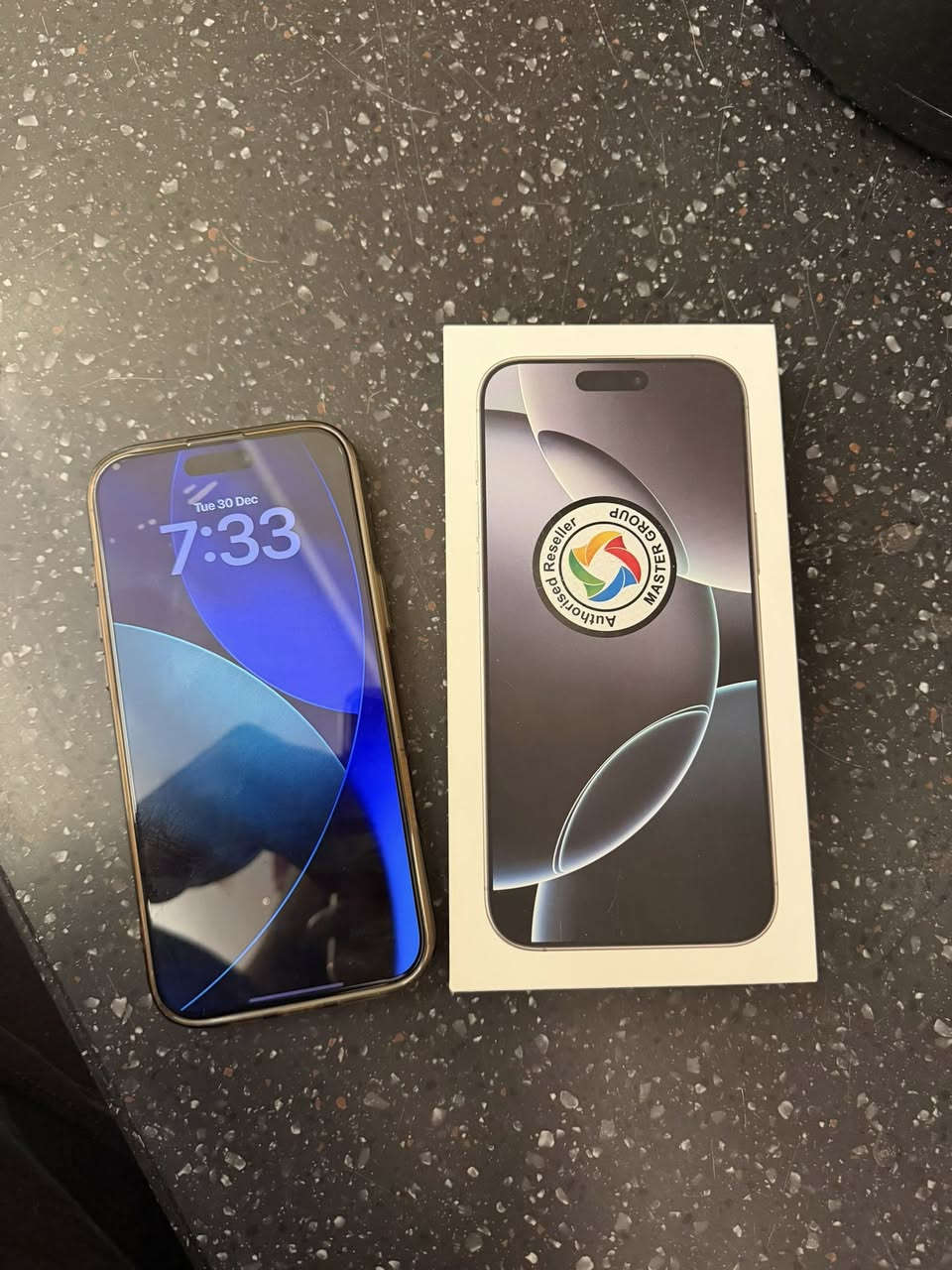 السلام وعليكم ايفون 16بروماكس بطارية 96 ضمان ماستر ٥١٢ كيكه رايده ب١٦٠٠ وبي مجال ***********
