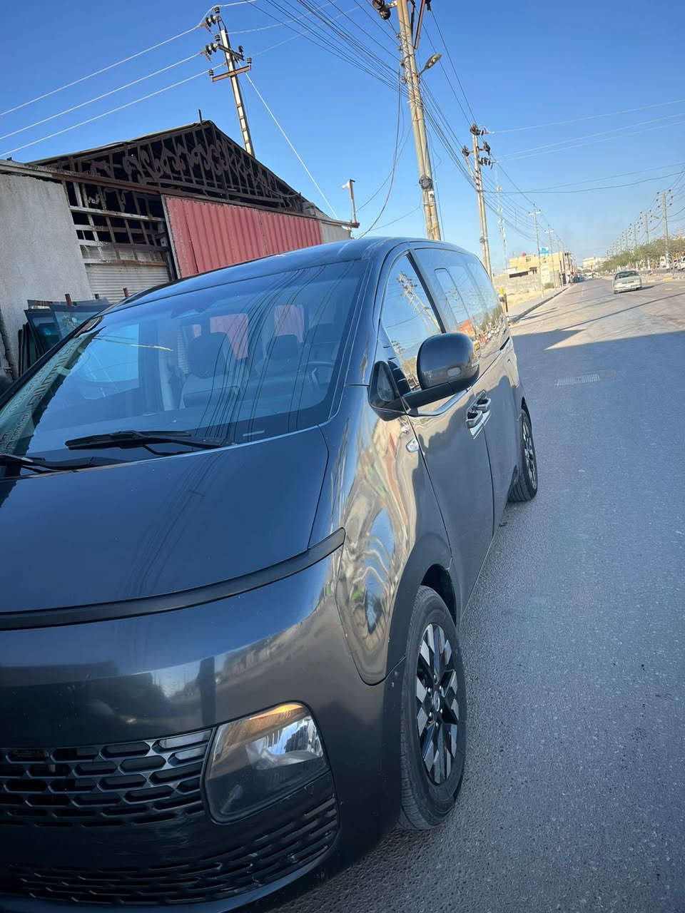 سلام عليكم بييع  او مراوس بستاركس ::

ستاريا 2022 كاز اصل للبيع رقم بصره سنويه 28  
بيه صفحه صبغ مكينه شاده جديده كامله لا تبخير ولا تنقيص شرط سيارة نظيفه وجاهزه من كلشي تخم تاير دوشمه تفصال جديده ارضيه جلد 
السعر 185 وبيه مجال  مستعجل ع بيعته وماكو هيج سعر مكاني بصره قضاء القرنه ‭
للستفسار ‭0771 874 3396‬
