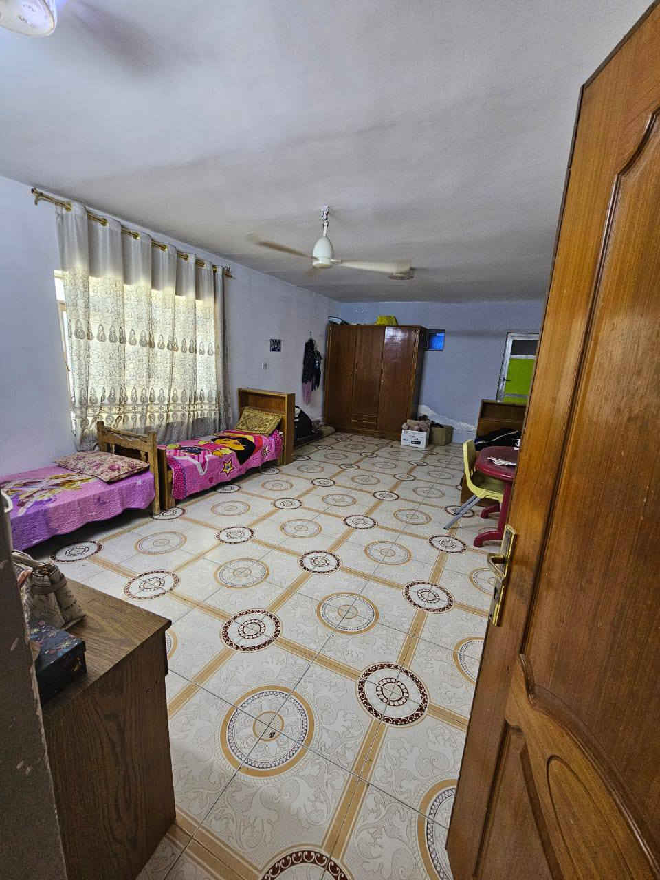 بيت طابو زراعي سند 25 مساحه(650) متر بجانب سيد حبيب السعر 265 مليون وبيه مجال للسفسار الاتصال على الرقم التالي(***********)
