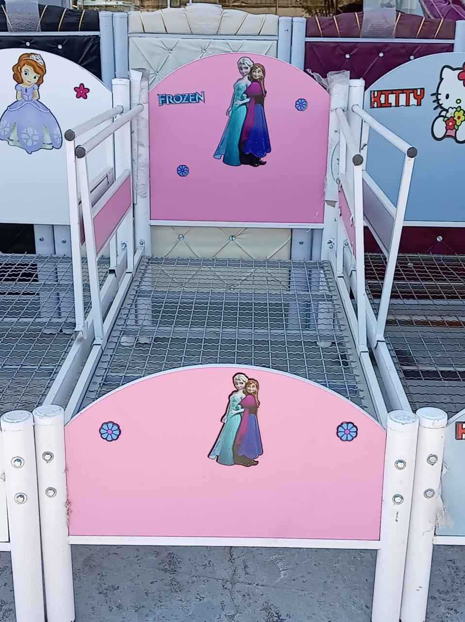 🛏️ سرير اطفال اصلي درجه اولى ايراني 

النوع: سرير فردي (نفر واحد)

المنشأ: صناعة إيرانية أصلية

الخامة: غالبًا مصنوع من الخشب الطبيعي أو المعدن المطلي عالي الجودة

الجودة: عالية التحمل – يتميز بالمتانة وطول العمر

التصميم: عملي وبسيط – يناسب غرف النوم الصغيرة أو الاستخدام في الشقق أو السكن الطلابي

الراحة: يوفر دعماً جيداً للفراش والظهر

القياس التقريبي: 90 × 190 سم (قد يختلف حسب الموديل)
السعر 65 الف توصيل داخل كربلاء فقط توصيل سريع جدا لحجز الاتصال على الرقم التالي 
*********** كربلاء, العراق
