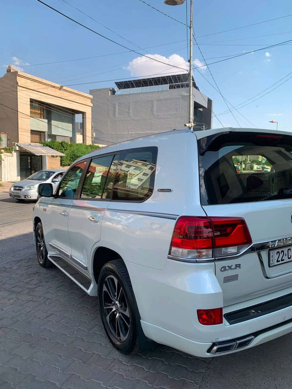 Land cruiser.     
Model  2021 
مواسەفات Gxr , سلاید 
بێ سبوغ ، بێ تعدیل 
مەکینە / V6 کپس 
ڕەقەم و سەنەوی نوێ 
ڕۆیشتن / ٩٢ هەزار کم 
گێر و مەکینە قەپ قۆپ تەزرە هەموی بە شەرت
نرخ / ٥١٧ $ و مەجال$$
*********** whats app أربيل, العراق
