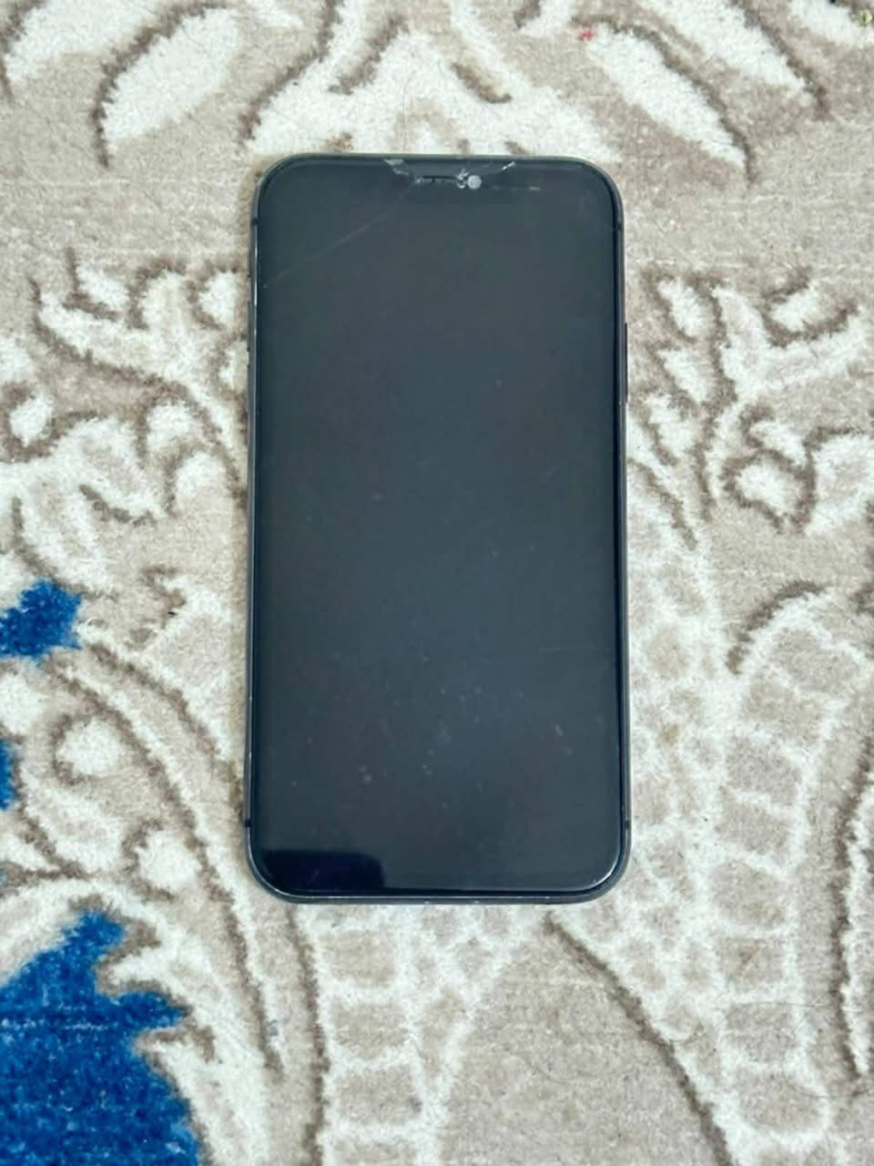 إيفون 11عادي جهاز كله شغال ولا قطعه امبدله كله ابلادي بطاريه 100 ذاكره 64جهاز نضيف كلش سعره 180بي مجال بصيط مكاني ذي قار مركز.  ***********
