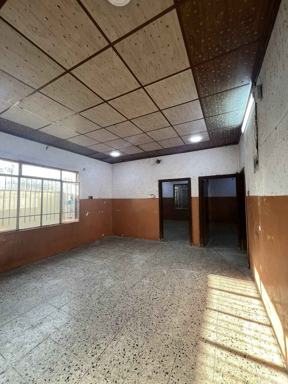 بيت للإيجار في حي الوحدة يصلح سكن للطلاب قريب لجامعة الحدباء غرفتين وهول + ومشتملات 
الاتصال :***********
***********
