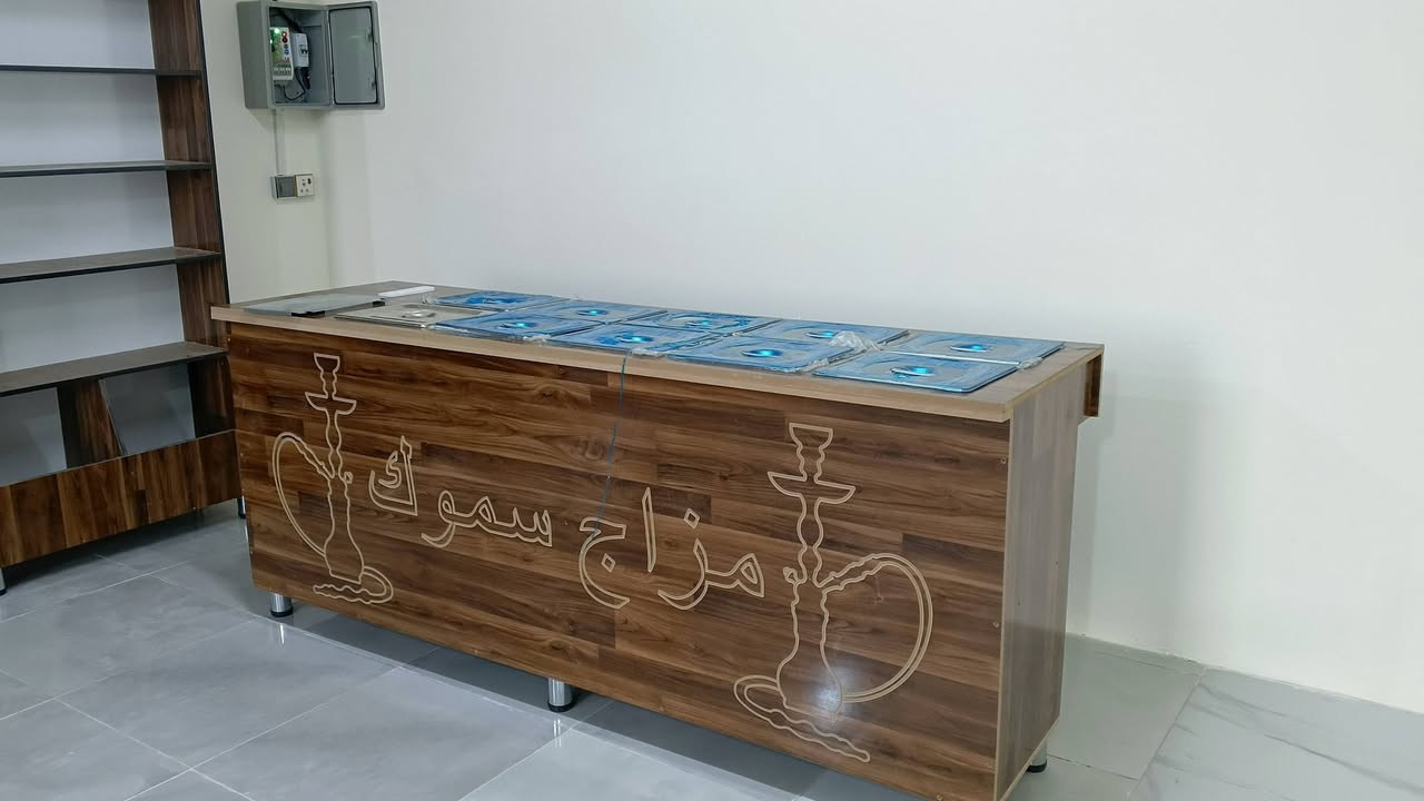 للبيع رفوف عدد6 قياس عرض متر وارتفاع مترين ونص وعمق 30سم + ميز معسل + بلانكات معسل عدد10 قياس 36/26 وعمق 15 جددما مستعملات ولا يوم تسكام درجه اولى السعر 950000 الف الاتصال ***********
